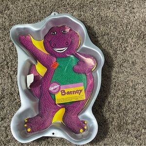 New Wilton 1993 Barney Cake Pan